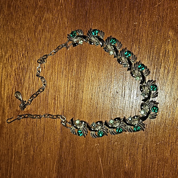 Vintage Coro emerald jeweled necklace - Picture 2 of 7